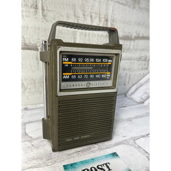 Vintage General Electric Two Way Power Radio Model #7-2808A - Picture 3 of 11